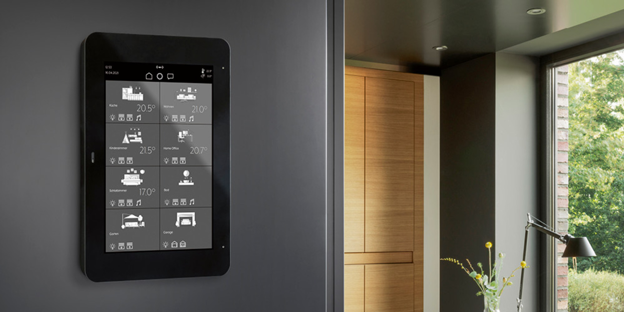 JUNG Smart Panel 8 bei Brückner Elektro und Trockenbau in Petersaurach